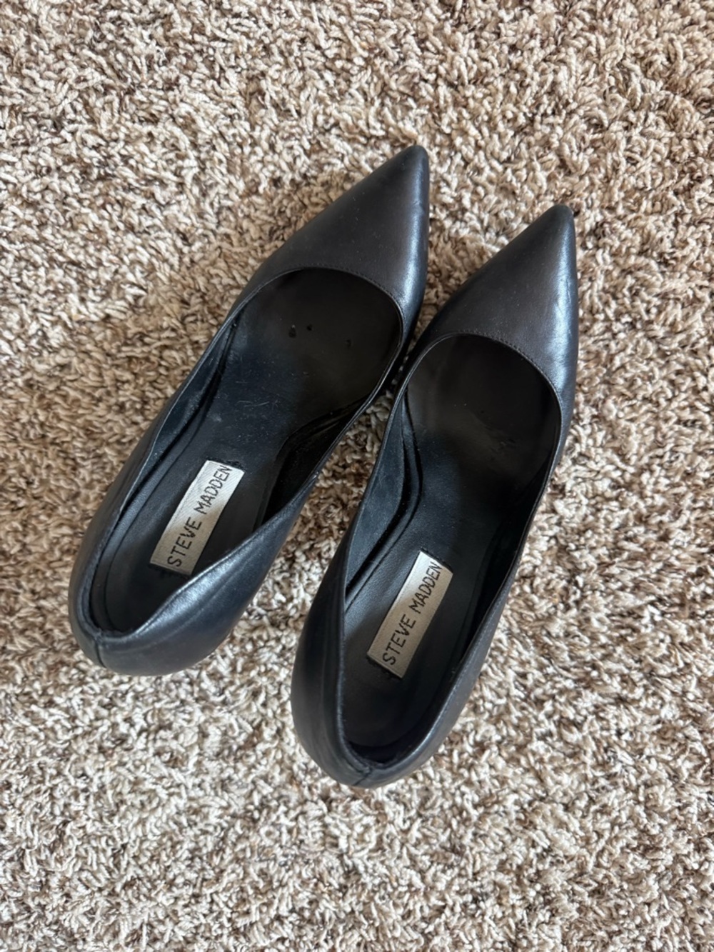 Steve Madden Black Leather Pointed-Toe Pumps